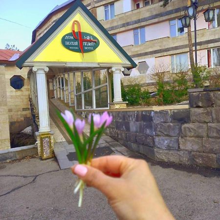 Дом Писателей Цахкадзора Hotel Exterior foto