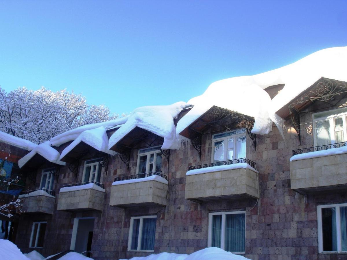 Дом Писателей Цахкадзора Hotel Exterior foto