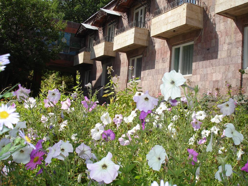 Дом Писателей Цахкадзора Hotel Exterior foto
